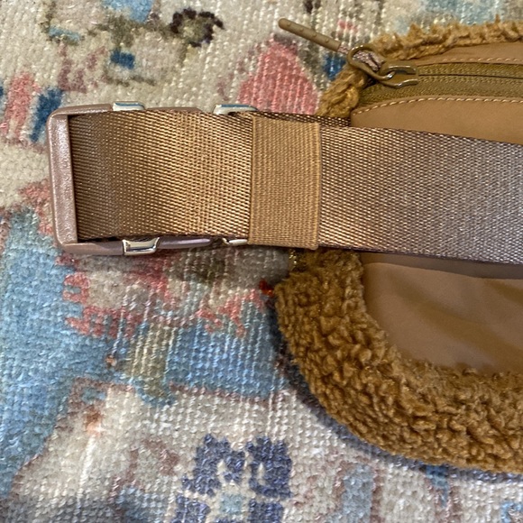 Lululemon Everywhere Belt Bag - Sherpa Burnt Caramel - Picture 9 of 13